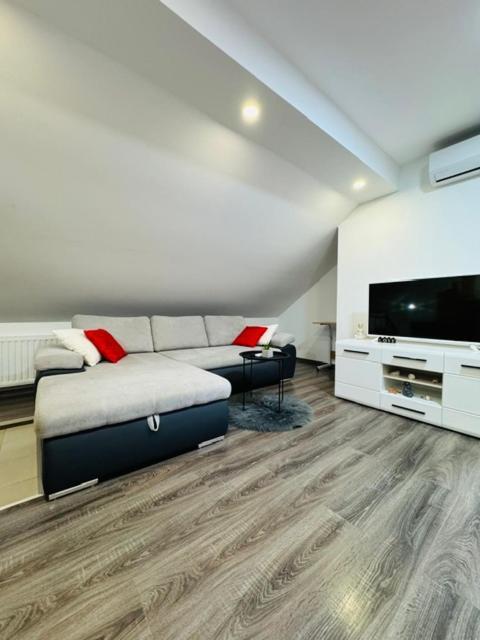 Licko Petrovo Selo Apartments Paradise מראה חיצוני תמונה