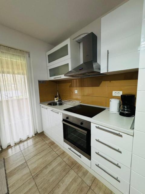 Licko Petrovo Selo Apartments Paradise מראה חיצוני תמונה