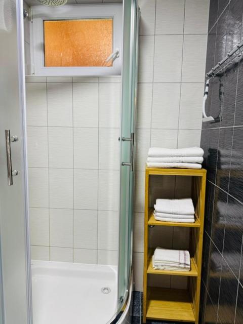 Licko Petrovo Selo Apartments Paradise מראה חיצוני תמונה