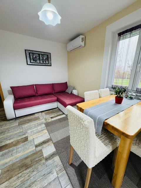 Licko Petrovo Selo Apartments Paradise מראה חיצוני תמונה