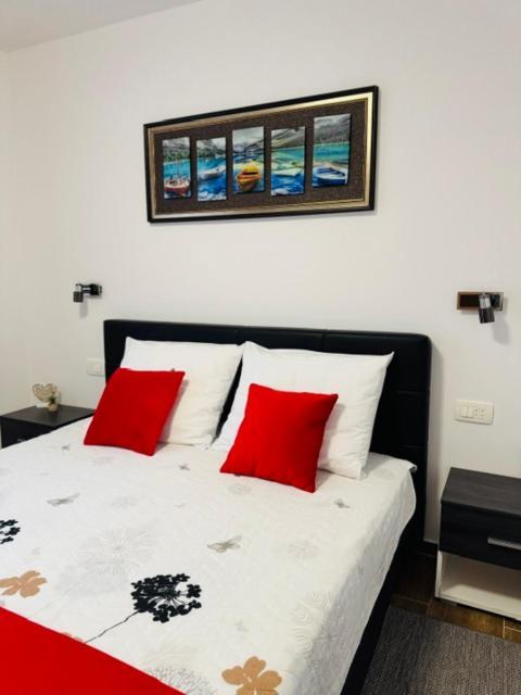 Licko Petrovo Selo Apartments Paradise מראה חיצוני תמונה